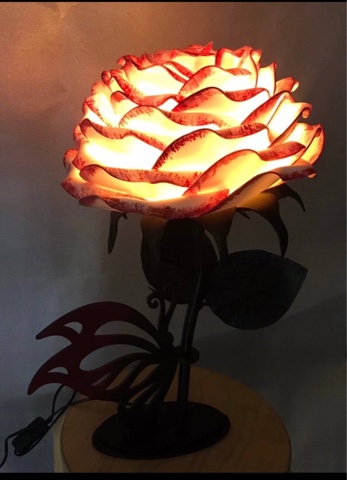 Декоративный светильник Роза на подставке